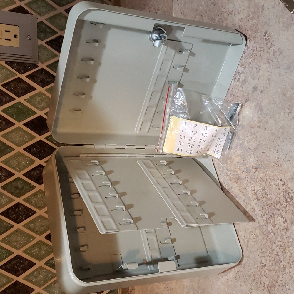 Lockable Key Box NWOT - Picture 2 of 4